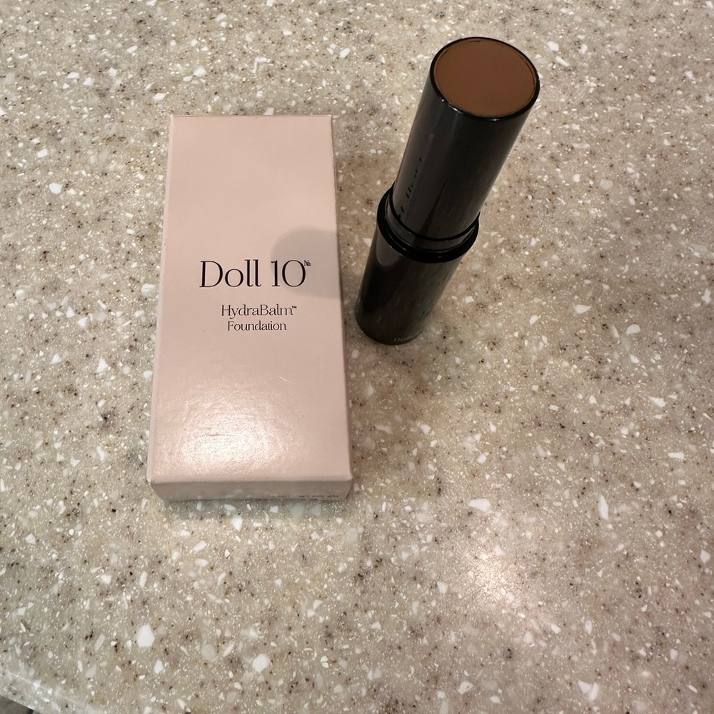 Doll 10 New HydraBalm Serum Infused Foundation Color: Deep